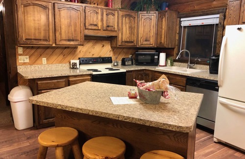 Afton House | Johnson's Country Cabin - One price rents the entire home!