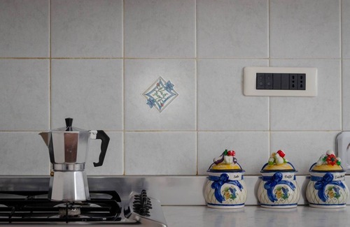 Pre House | JOIVY Band House di Fronte al Terminal Traghetti