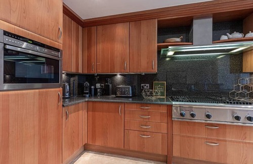 Brompton & Hans Town Apartment | JOIVY Exceptional 6BD home in Knightsbridge near Harrods