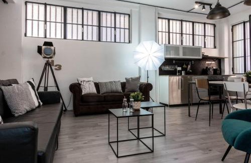 Navigli Apartment | JOIVY Exclusive Apt for 4 in Navigli near parks