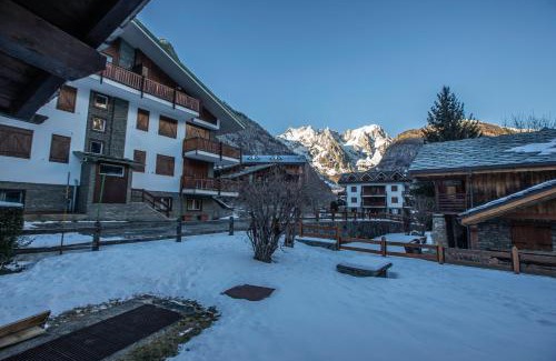 Dolonne Apartment | JOIVY Family Apartment, near Ski Lifts, in Courmayeur