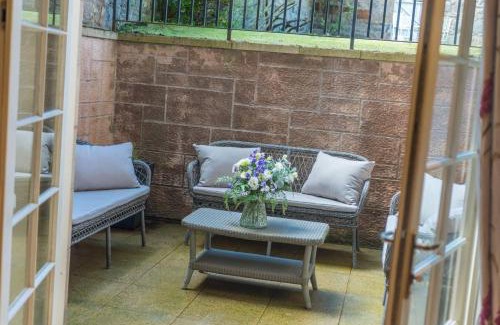 New Town Apartment | JOIVY Luxury Apartment with Patio in City Centre