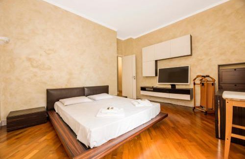 Albaro Apartment | JOIVY Spacious 2-bedroom flat with Parking and Balcony