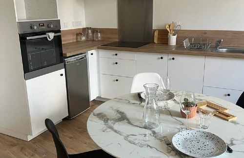 Hennebont Apartment | Joli Appartement T2, Plein Centre Ville D'hennebont , Parking Gratuit
