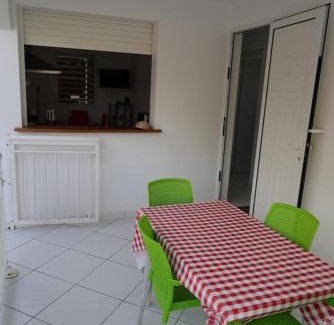 Les Mangles House | Joli bungalow avec jacuzzi chez Roberto