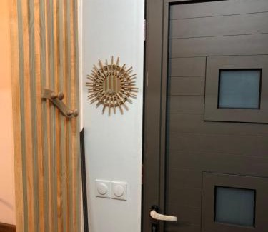 Les Abymes Apartment | Joli bungalow fleuri