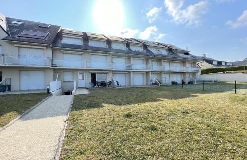 Jullouville Apartment | Joli T2 en front de mer avec accès direct plage, terrasse privative, parking et Wi-Fi gratuit - FR-1-361-45