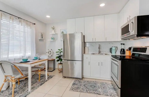 Deerfield Beach House | Jolie near the beach! Family Friendly!