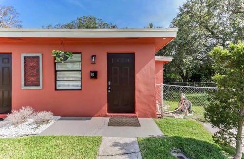 Deerfield Beach House | Jolie near the beach! Family Friendly!