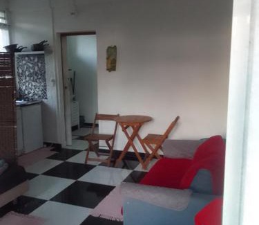 Les Abymes Apartment | Jolie studette dans un environnement arboré