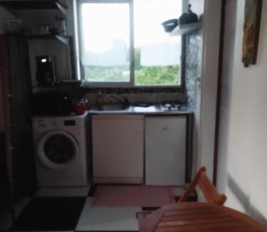 Les Abymes Apartment | Jolie studette dans un environnement arboré