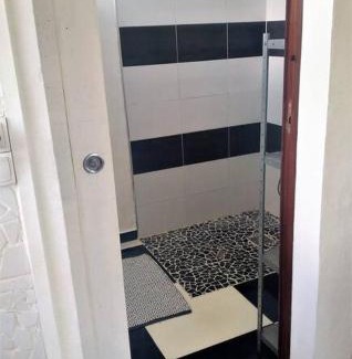 Les Abymes Apartment | Jolie studette dans un environnement arboré