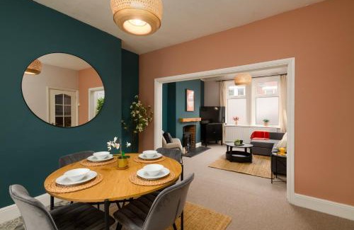 Barry House | Joseph Suite - Stylish 3BR Home with Parking & WIFI