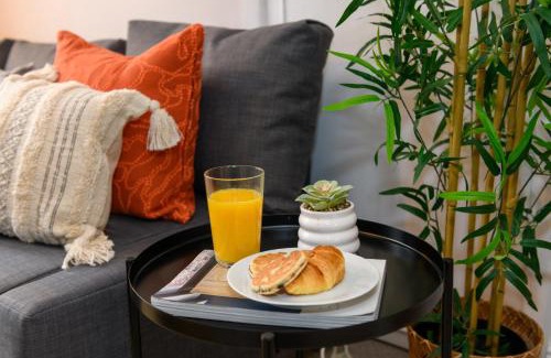 Barry House | Joseph Suite - Stylish 3BR Home with Parking & WIFI