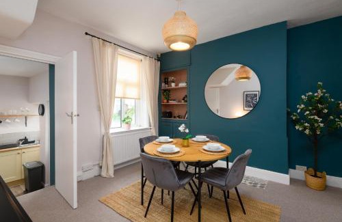 Barry House | Joseph Suite - Stylish 3BR Home with Parking & WIFI