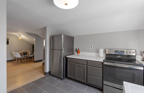 Jeffersonville Apartment | Joy2: Fire Pit & Near Downtown