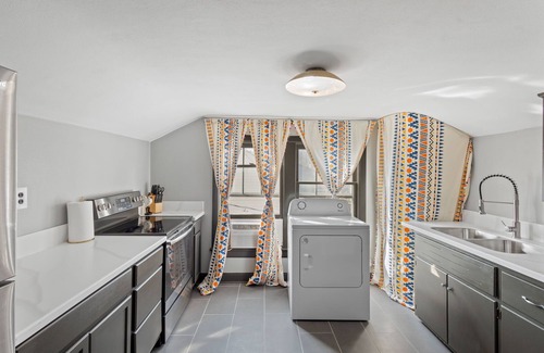 Jeffersonville Apartment | Joy2: Fire Pit & Near Downtown