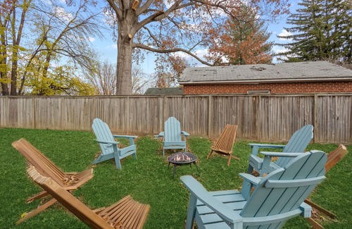 Jeffersonville Apartment | Joy2: Fire Pit & Near Downtown