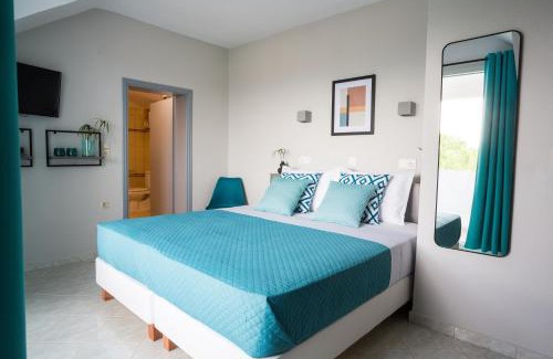 Paralia Ofryniou House | Joya Ofrynio Stylish Suites