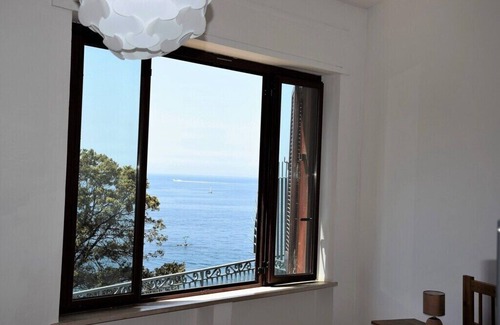 Vico Equense Villa | Joyful seafront villa on the Sorrento coast with stunning view on Naples Gulf