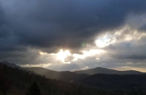 Newland Cabin | Joyful Vista with Breathtaking Views!