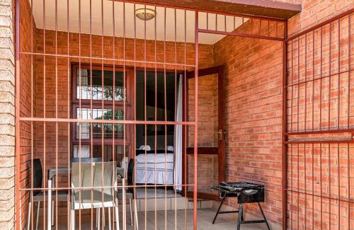 Greater Johannesburg Metropolitan Area Apartment | JoziStay @ Savannah Apartments