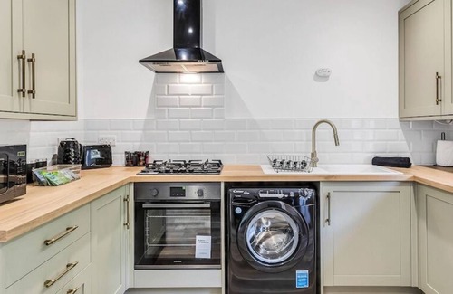 Dudley House | JRR Stays - West Midlands - Dudley