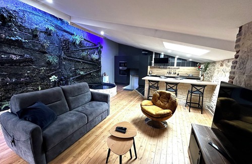 Fumel Apartment | Jungle Gîte