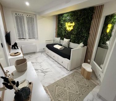 Beauvais Apartment | Jungle house
