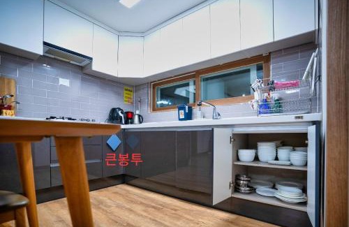 Geoje Hotel | Jungto Palace