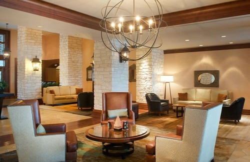 Lakeway Hotel | Junior Suite Lakeview at Lakeway Resort and Spa, Outdoor Pool!
