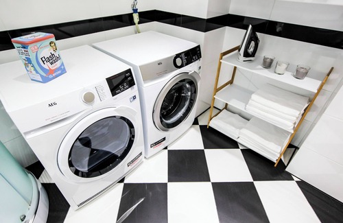 Favoriten Apartment | Junior Suite: Luxurious 100 m² Apartment with Parking