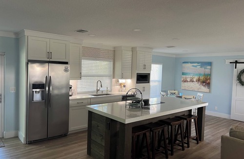 Jupiter House | Jupiter Beach Plum Cottage - Spacious sleeps 6 + guests Cool Pool Tub