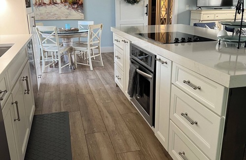 Jupiter House | Jupiter Beach Plum Cottage - Spacious sleeps 6 + guests Cool Pool Tub