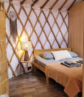 Radzymin House | Jurta nad Zegrzem z prywatnym jacuzzi