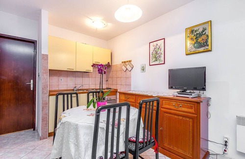 Barbariga Apartment | Just 200 meters to pebble beach with sea view