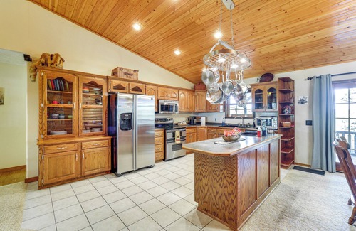 Cassville Cabin | 'Just a Cast Away' Cassville Cabin w/Covered Deck