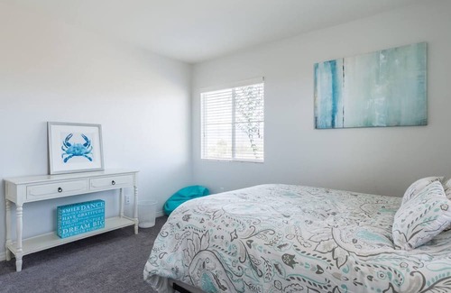 Redlands House | Just like being at home! (3 Bedrooms) w/ Access to park with a walking trail.