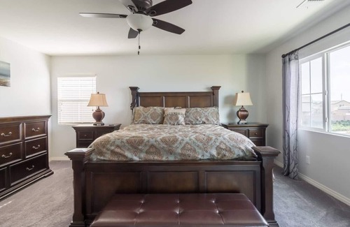 Redlands House | Just like being at home! (3 Bedrooms) w/ Access to park with a walking trail.