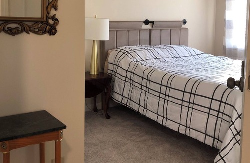 Fredericksburg House | Just refurbished clean comfortable, close to downtown, MWH and Central Park