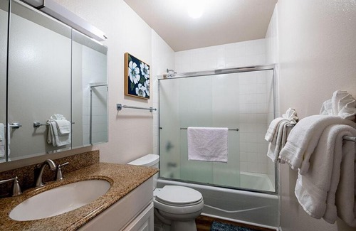 Keauhou House | Just Remodeled-Amazing Ocean Views over Lush Golf Course-Country Club Villas 320