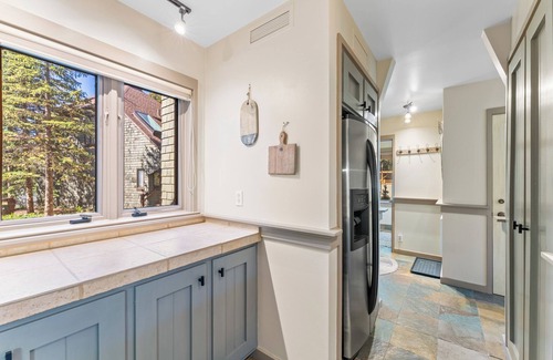 Keystone Condo | Just Steps from Resort Shuttle & Great Amenities like Shared Pool & Hot Tubs