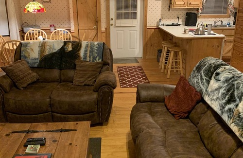Blairsville Cabin | Justa Cabin, Blue Ridge Mtns, Peaceful Getaway, Mins from Lake Nottely!