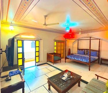 Paharganj Hotel | Jyoti Mahal A Heritage Hotel - 05 Mins from Railway Station & 2 Mins from Metro Station