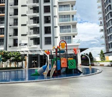 Penampang Apartment | K avenue family room by TZ homestay