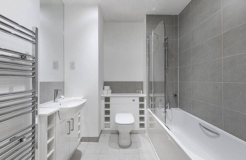 Hatfield Apartment | K Suites - Central 2 bed Apt w/ free parking