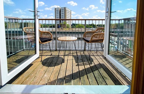 Hatfield Apartment | K Suites - Stunning 2 bed Apt w/ free parking