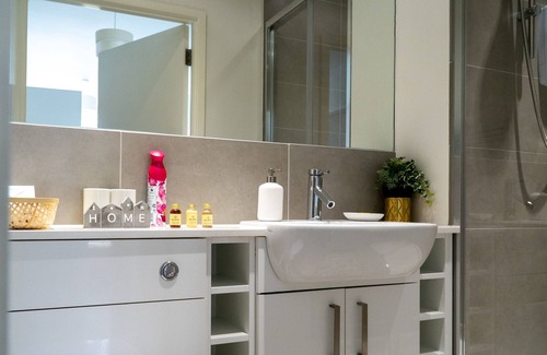 Hatfield Apartment | K Suites - Stunning 2 bed Apt w/ free parking