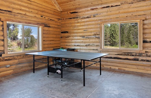 St. Anthony Cabin | KABINO: Family Reunions Huge Open Floor Plan Basketball Gymnastics Foosball Ping Pong FirePit WiFi