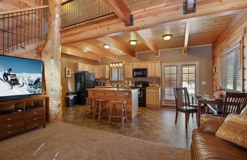 Island Park Ski Chalet | KABINO: Hot Tub Fire Pit Sauna PS3 and 4 Grill WiFi Loft